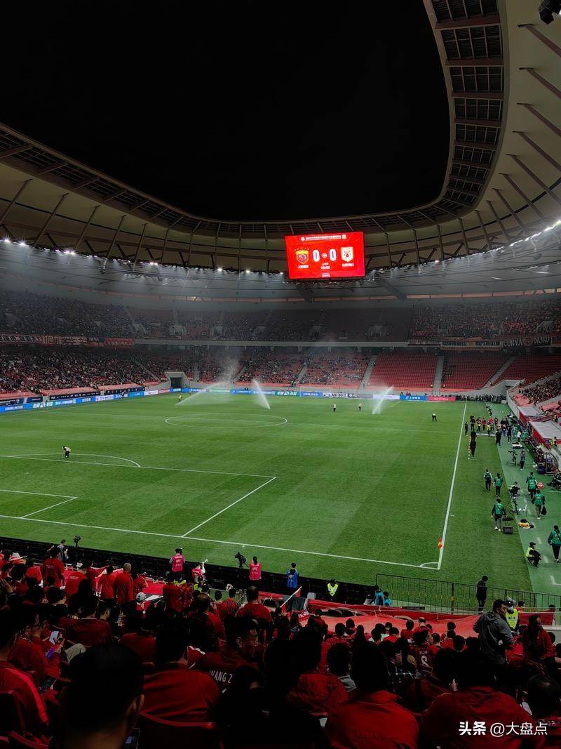 国内足球赛场精彩绝伦,让人心潮澎湃 国内足球赛场精彩绝伦,让人心潮澎湃