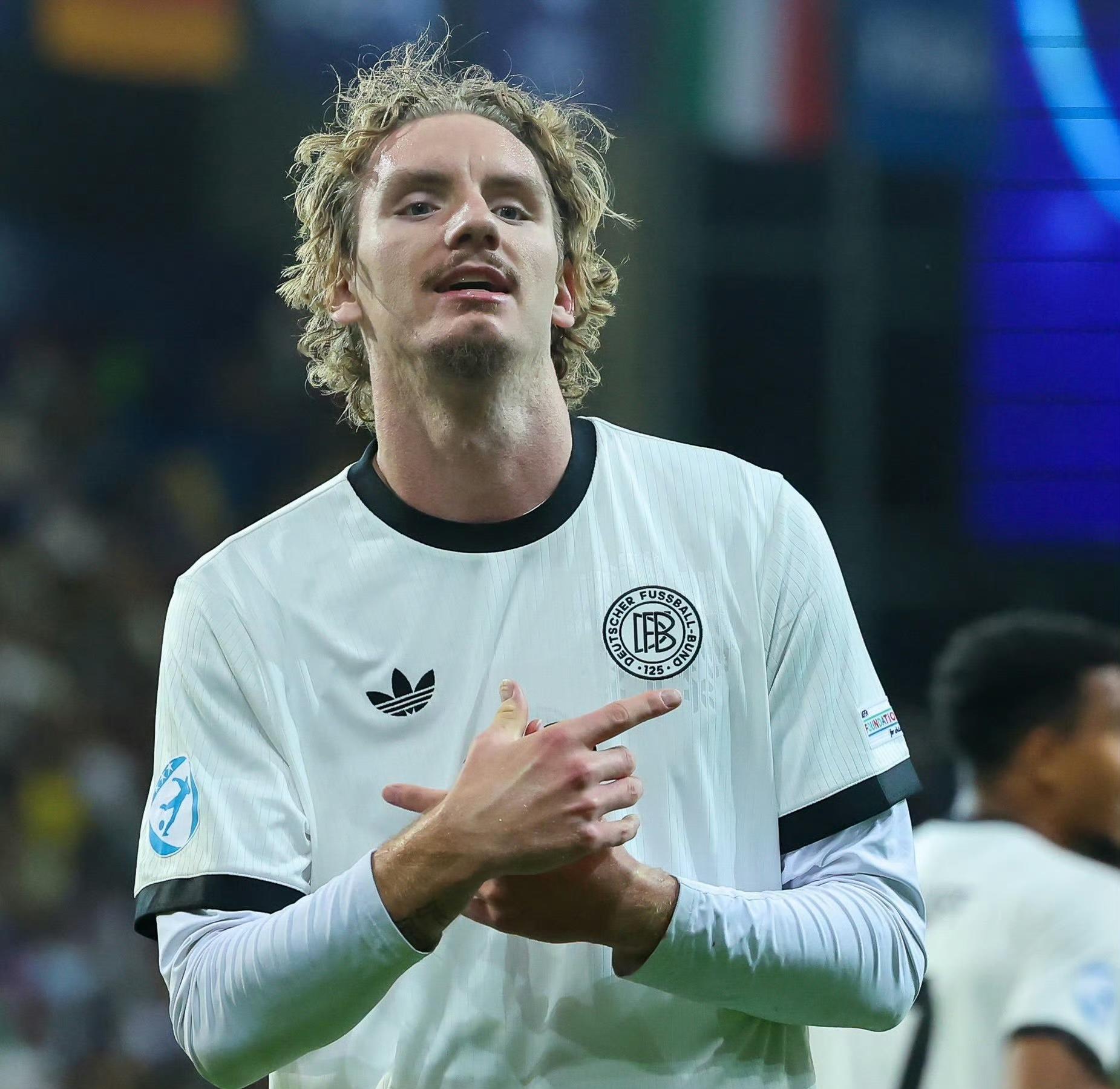 斯图加特主场不敌云达不莱梅,遭遇连败 斯图加特主场不敌云达不莱梅,遭遇连败