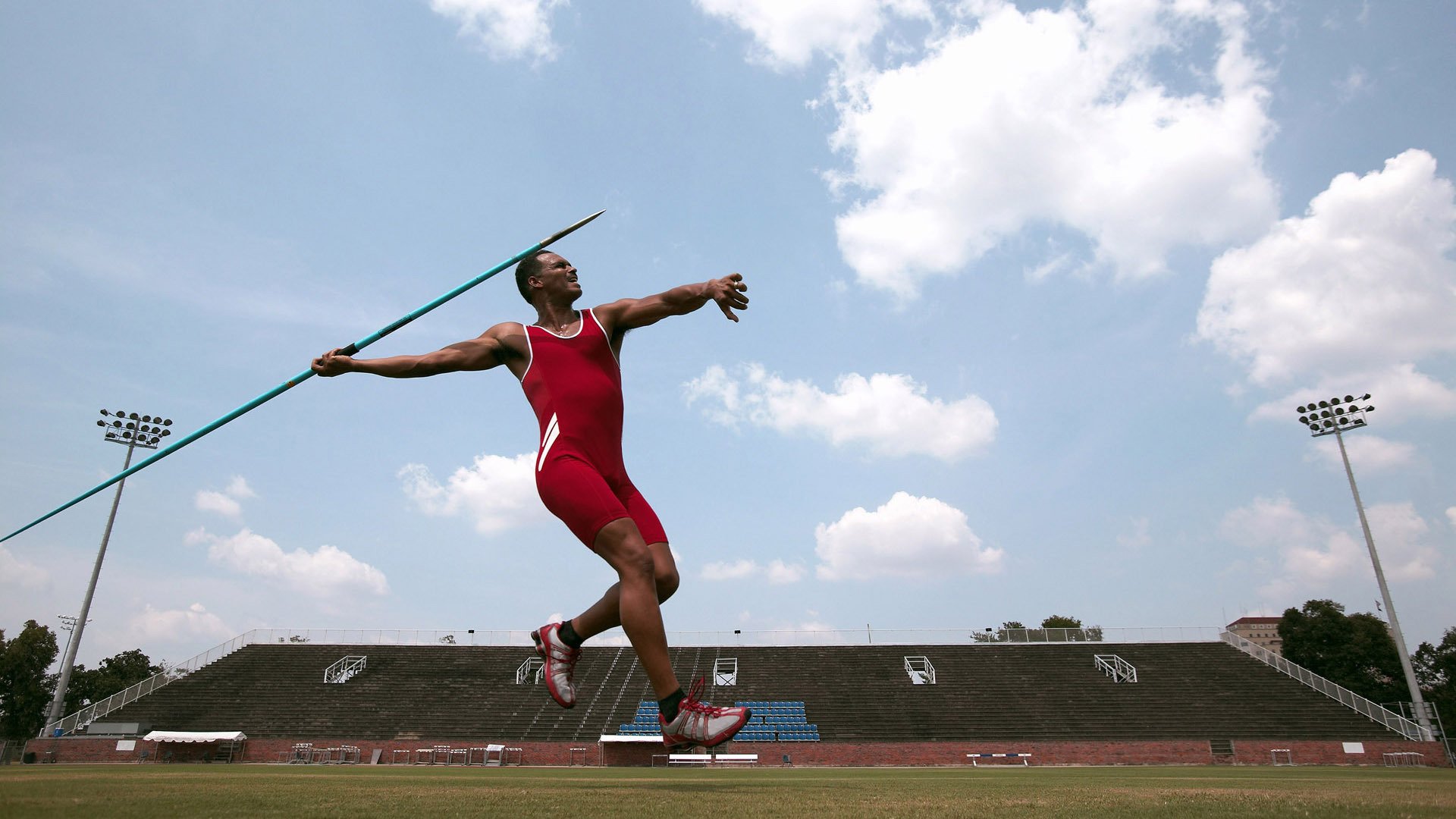 独一档的夜晚,雷霆如精密仪器碾压76人,而拉梅洛则在欧冠半决赛书写接管神话